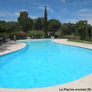  Hébergement de vacances Le Hameau De Coriolan France